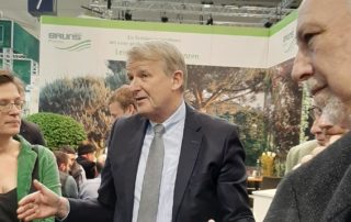 IPM 2020: Jan-Dieter Bruns beim Rundgang durch die Baumschulhalle